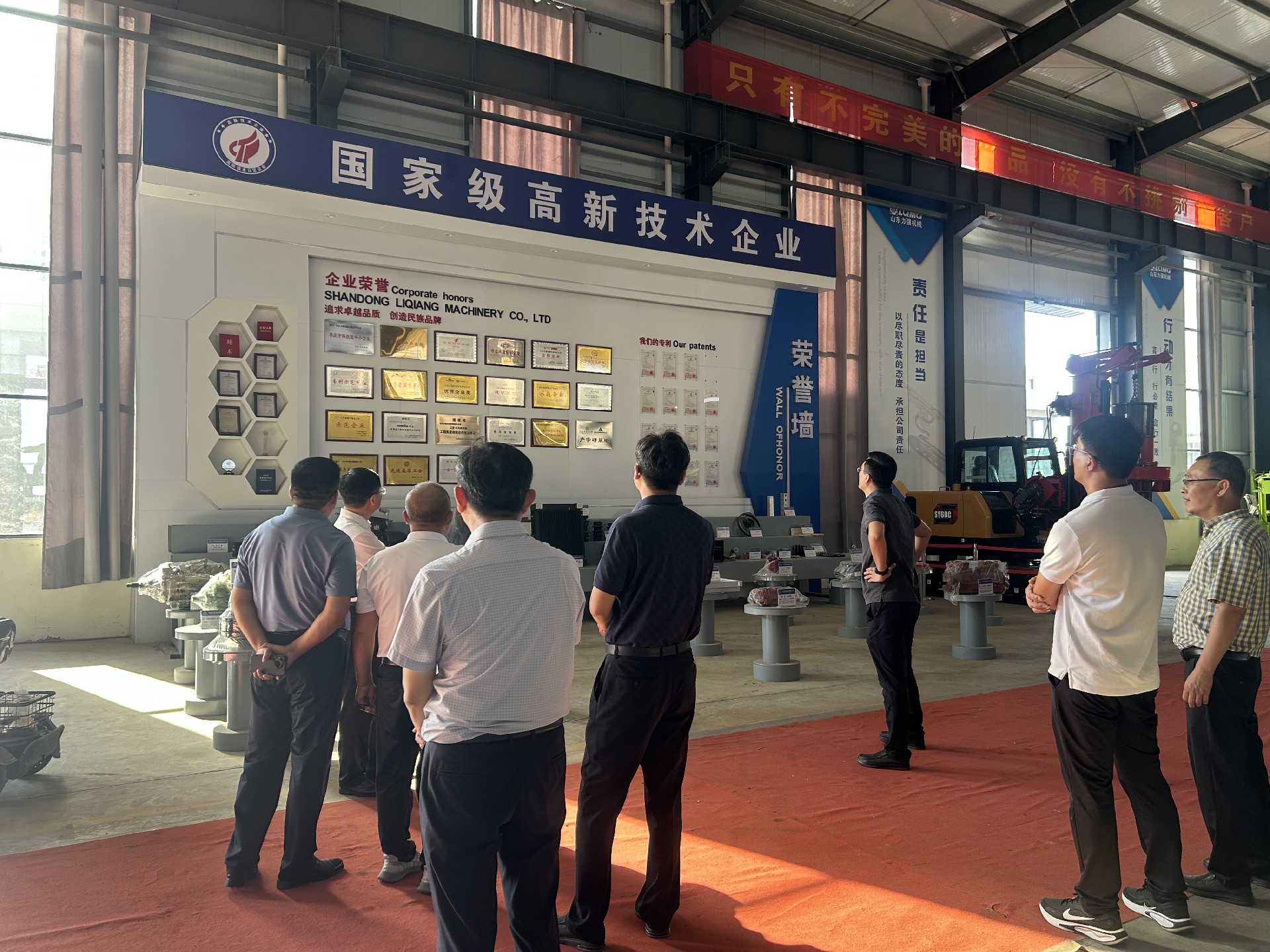 姜屯镇镇长莅临我厂视察指导工作，政企协同共话高质量发展新蓝图
