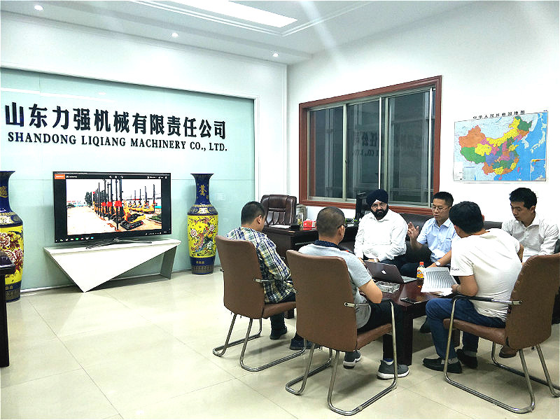 印度客户选择山东long8唯一旋挖钻机产品！