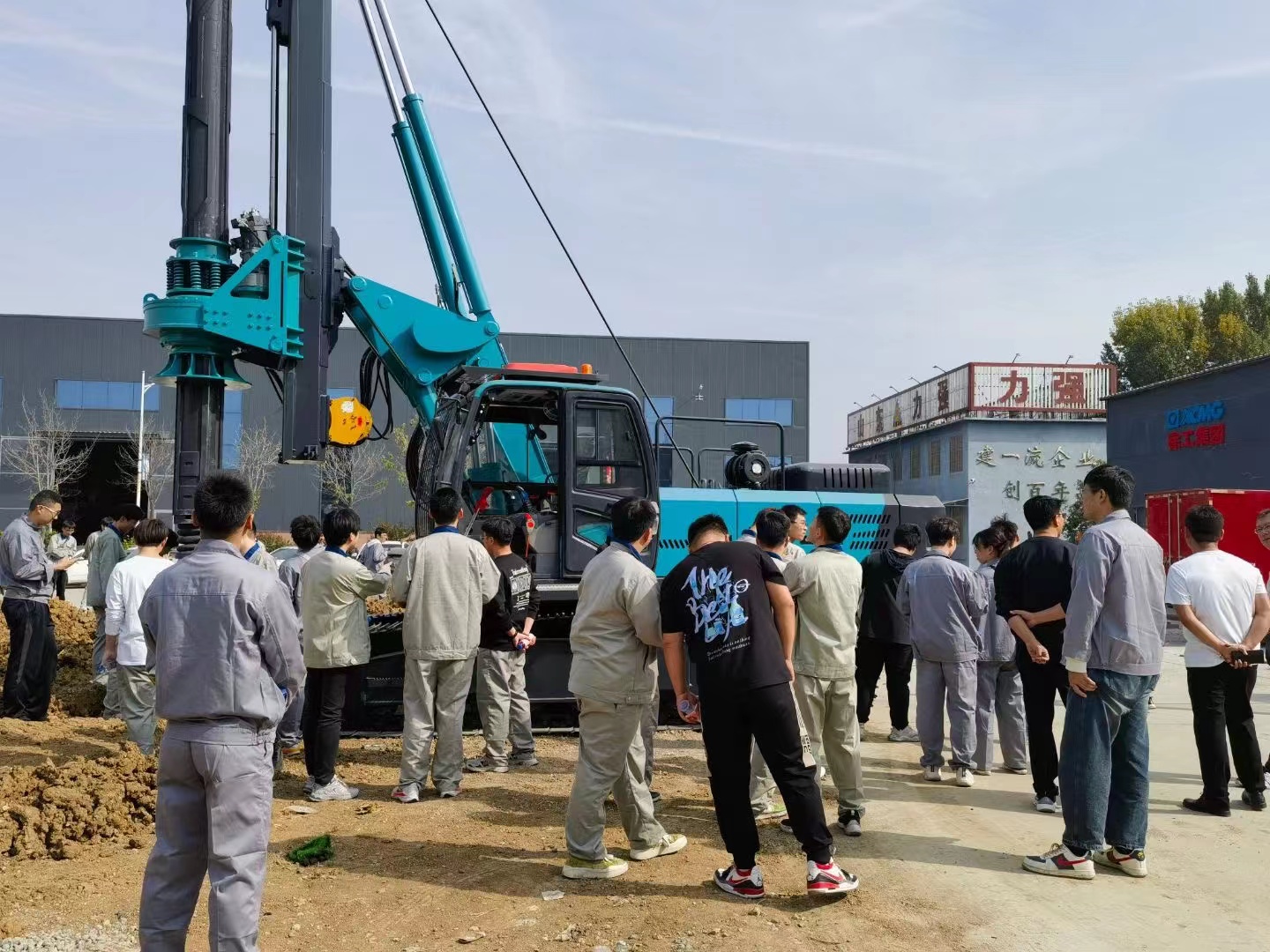 山东long8唯一校企合作单位- 山东建筑大学师生到公司参观交流